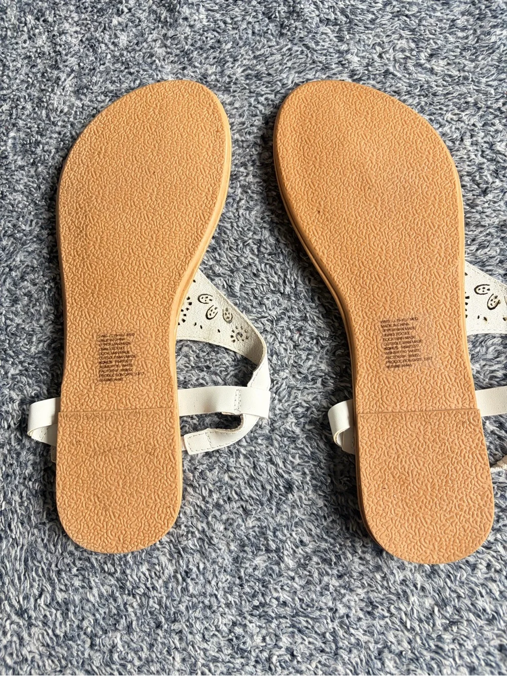 Sonoma White Laser-Cut Thong Sandals with Tan Footbed size 9